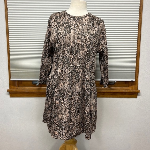 Zara Tan and Black Snakeskin Print Empire Waist 3/4 Sleeve Mini Dress - Picture 2 of 8